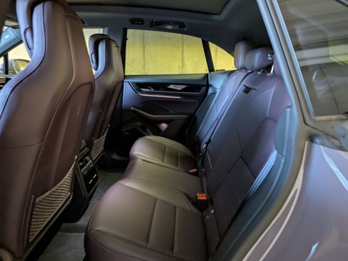 Used 2025 Porsche Macan Electric image 27