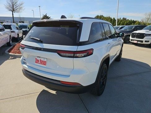 New 2026 Jeep Grand Cherokee Altitude AWD/4WD image 6