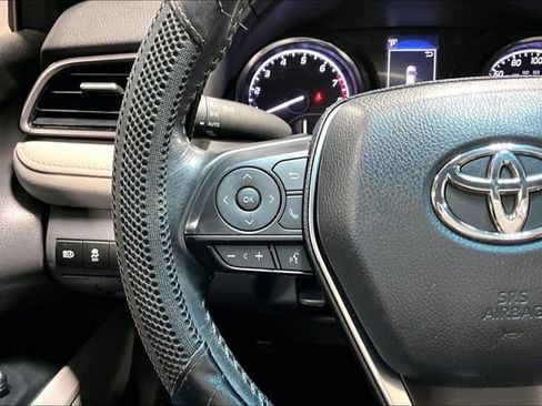 Used 2020 Toyota Camry SE w/ Blackout Package image 11