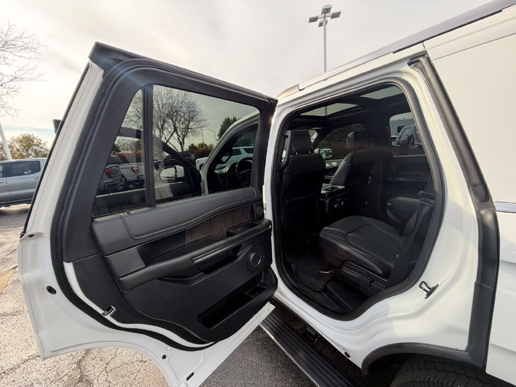 Used 2020 Ford Expedition Limited w/ Equipment Group 301A AWD/4WD image 33