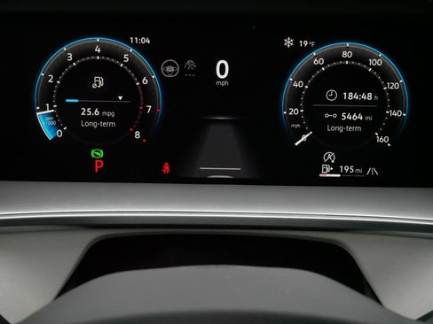 Used 2025 Volkswagen Tiguan SE image 21