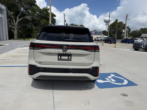 New 2026 Volkswagen Tiguan SE R-Line FWD image 4
