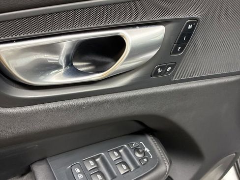 Used 2024 Volvo XC60 B5 Plus image 9