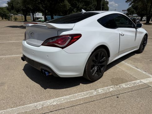 Used 2015 Hyundai Genesis 3.8 RWD image 5