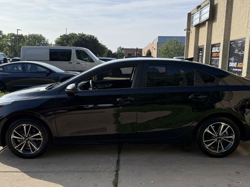 Used 2023 Kia Forte LXS FWD image 4