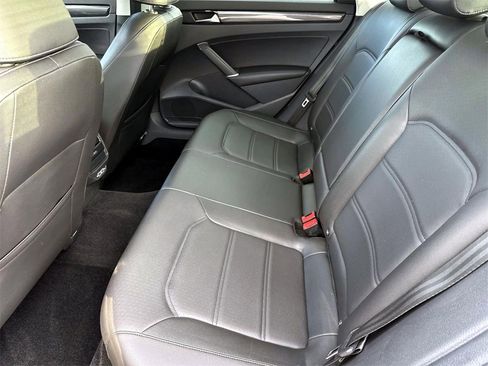 Used 2020 Volkswagen Passat 2.0T R-Line image 11