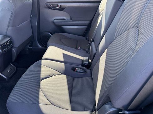 Used 2024 Toyota Highlander LE image 10