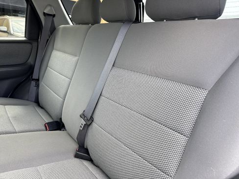 Used 2005 Ford Escape 2WD Hybrid image 24