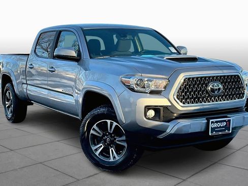 Used 2019 Toyota Tacoma TRD Sport image 2