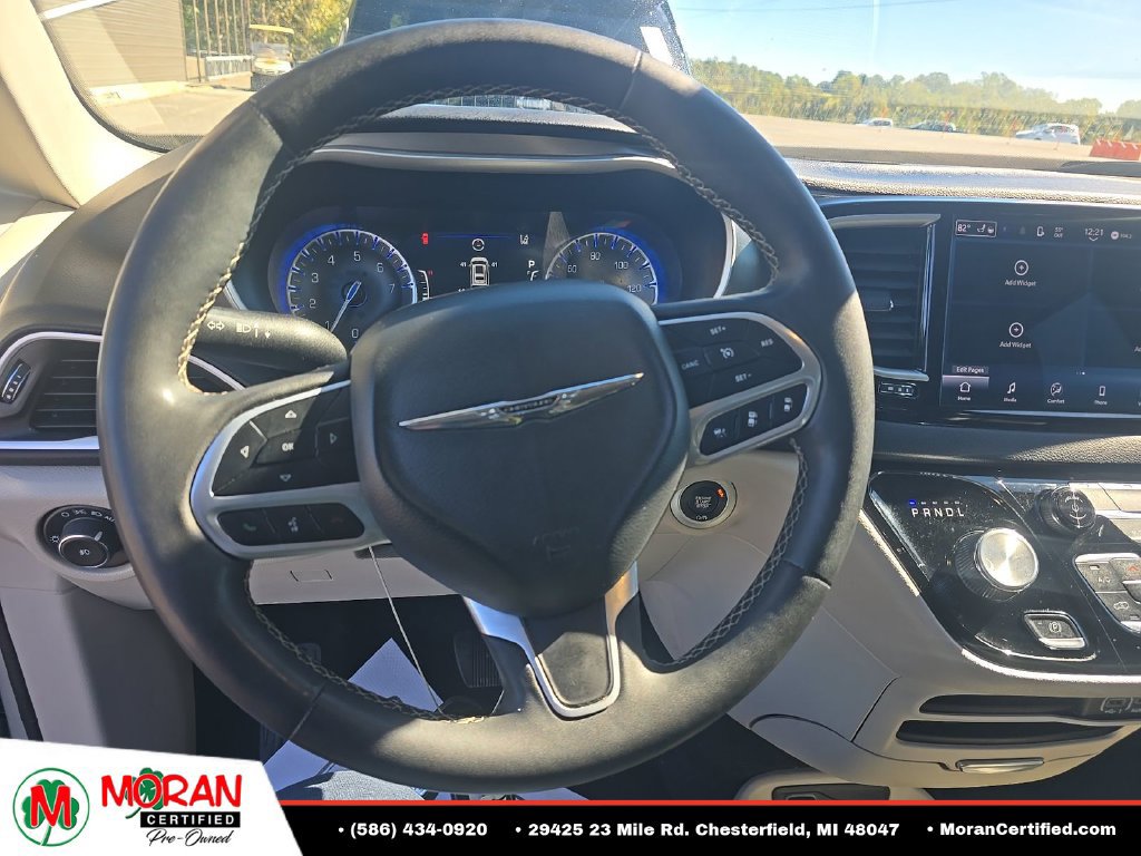 Used 2024 Chrysler Pacifica Touring-L FWD image 12