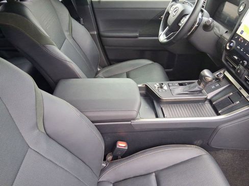 Used 2024 Lexus GX 550 image 31