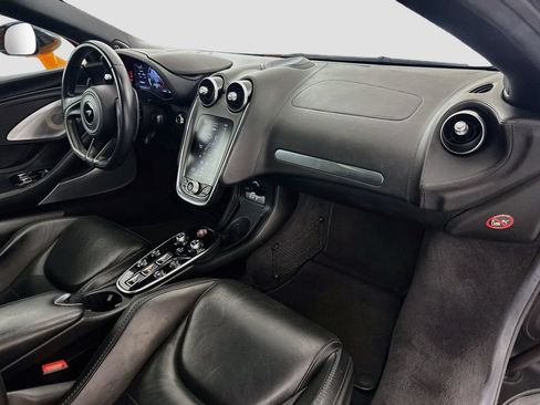 Used 2021 McLaren GT RWD image 29
