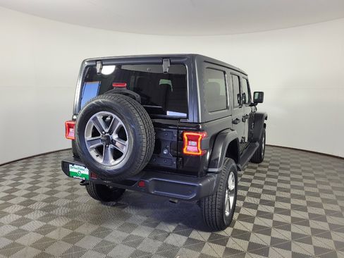 Used 2018 Jeep Wrangler Unlimited Sahara AWD/4WD image 9