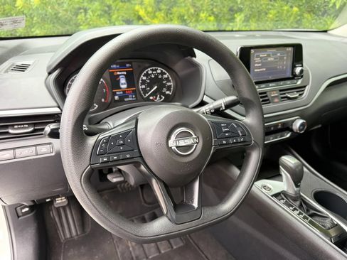 Used 2023 Nissan Altima 2.5 S FWD image 32