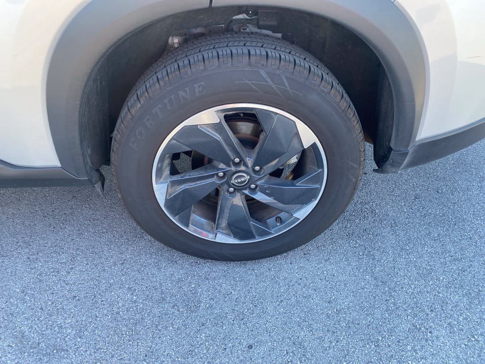 Used 2025 Nissan Rogue SV FWD image 9