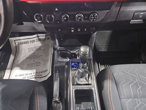 Used 2018 Toyota Tacoma TRD Sport image 23