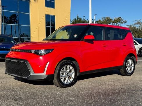 Certified 2025 Kia Soul LX image 2