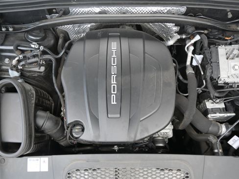 Used 2021 Porsche Macan AWD/4WD image 36
