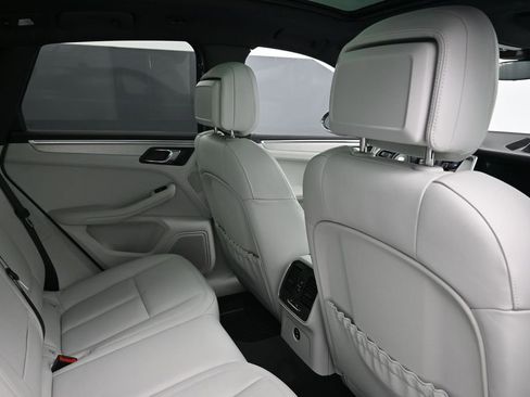 Certified 2023 Porsche Macan Turbo AWD/4WD image 7