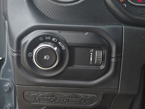 Used 2024 Jeep Wrangler Unlimited Rubicon image 25