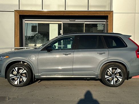 Used 2022 Volvo XC90 T8 R-Design image 5