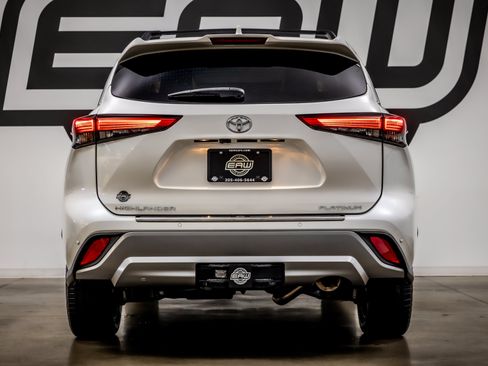 Used 2021 Toyota Highlander Platinum FWD image 11