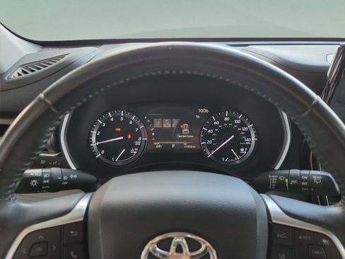 Used 2020 Toyota Highlander XLE image 16