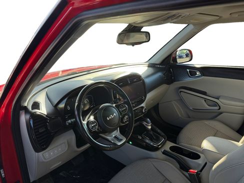 Used 2023 Kia Soul EX image 9