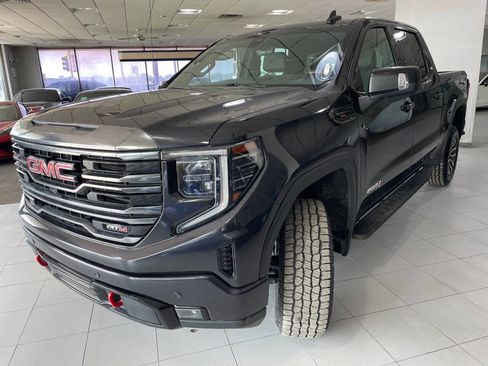 Used 2022 GMC Sierra 1500 AT4 w/ AT4 Premium Package image 3