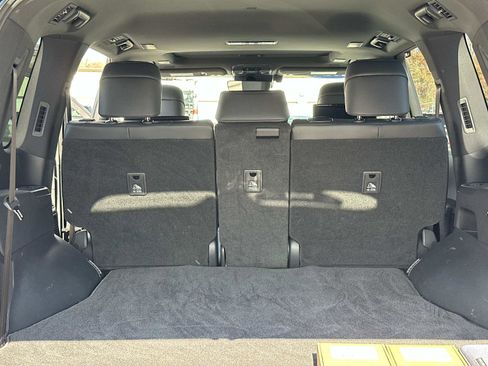 Used 2024 Lexus LX 600 4WD w/ Luxury Package image 12