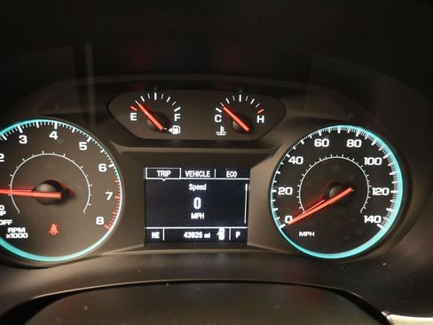 Used 2022 Chevrolet Traverse LS FWD image 15