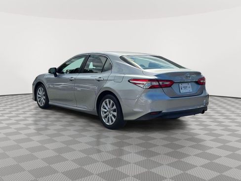 Used 2018 Toyota Camry LE FWD image 5