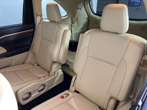 Used 2018 Toyota Highlander Limited image 36