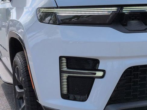 New 2026 Jeep Grand Wagoneer 4WD image 9
