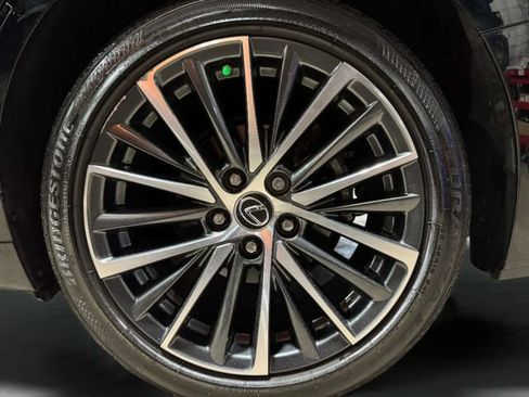 Used 2023 Lexus ES 350 w/ Premium Package FWD image 32