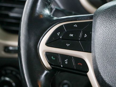 Used 2018 Jeep Cherokee Limited FWD image 13