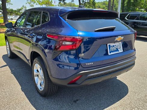 Certified 2024 Chevrolet Trax LS w/ LS Convenience Package FWD image 3