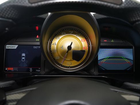 Used 2019 Ferrari 812 Superfast RWD image 15