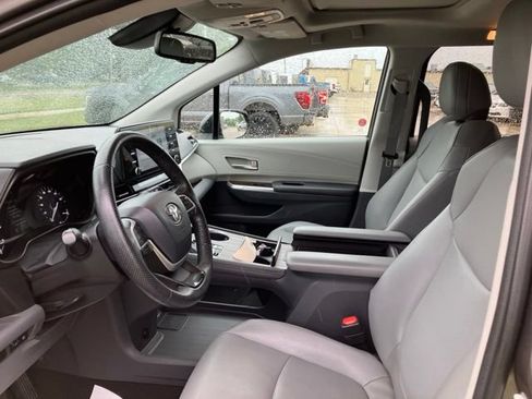 Used 2021 Toyota Sienna LE AWD/4WD image 13