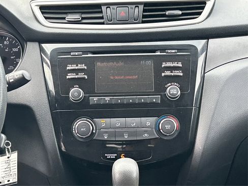 Used 2016 Nissan Rogue S w/ Appearance Package image 19