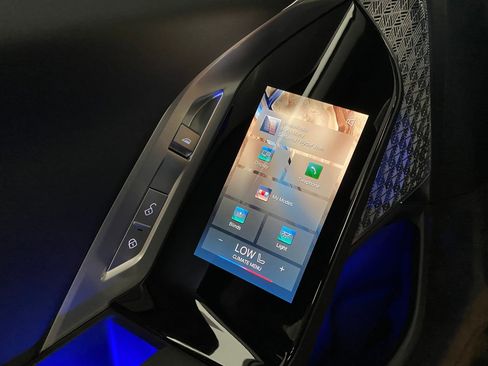 Used 2025 BMW 760i xDrive w/ Executive Package image 31