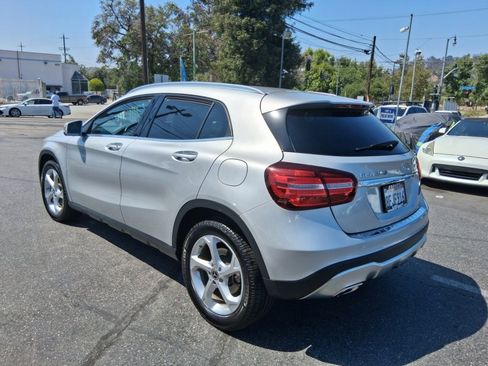 Used 2018 Mercedes-Benz GLA 250 4MATIC w/ Premium Package image 4
