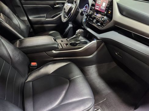 Used 2022 Toyota Highlander XLE FWD image 26