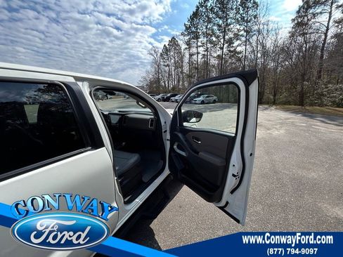 Used 2022 Nissan Frontier SV image 22