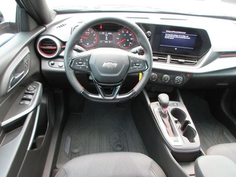 Certified 2025 Chevrolet Trax RS w/ Driver Confidence Package FWD image 15