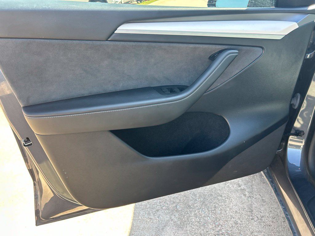 Used 2023 Tesla Model Y AWD image 10