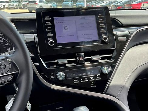 Used 2024 Toyota Camry SE image 7