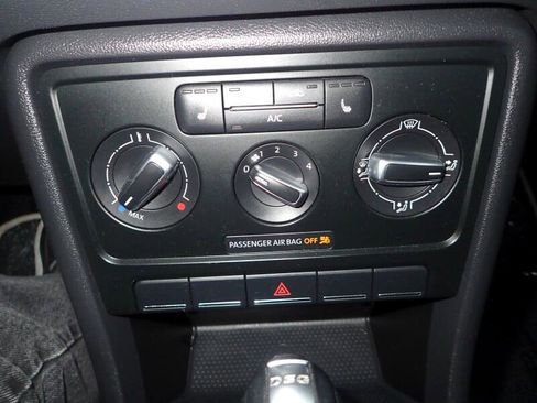 Used 2013 Volkswagen Beetle TDI image 19