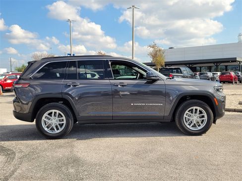 Used 2025 Jeep Grand Cherokee Laredo X w/ Luxury Tech Group I image 8