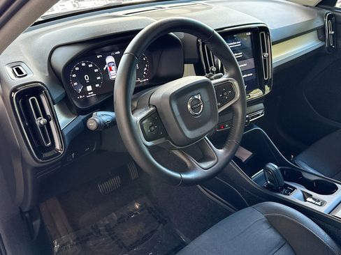 Used 2020 Volvo XC40 T5 Momentum w/ Protection Package Premier image 9